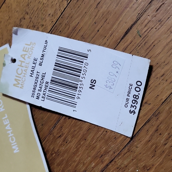 Michael Kors Hailey Crossbody Purse Like New - Picture 4 of 16